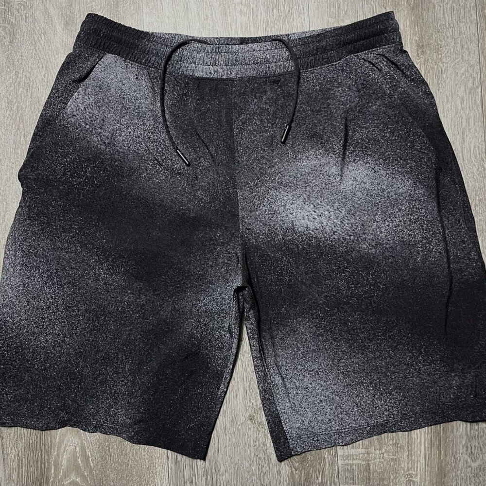 Lululemon Black Gray Pace Breaker Lined Shorts Inseam 9” - Men Size Large